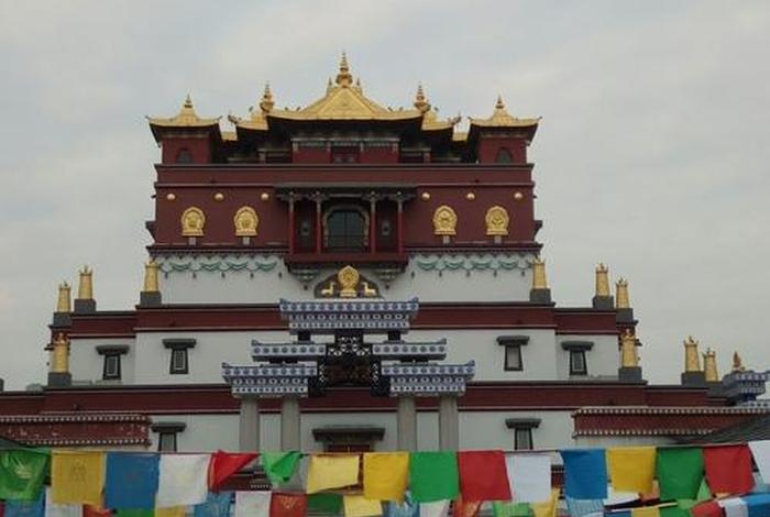灵山胜境藏传佛教寺院（灵山胜境藏传佛教寺院地址）