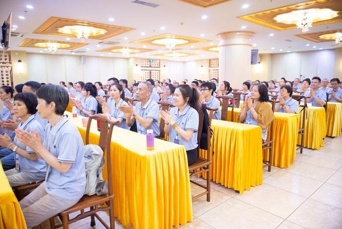 居士佛学班、居士佛学班毕业给师父送礼刻什么字比较好