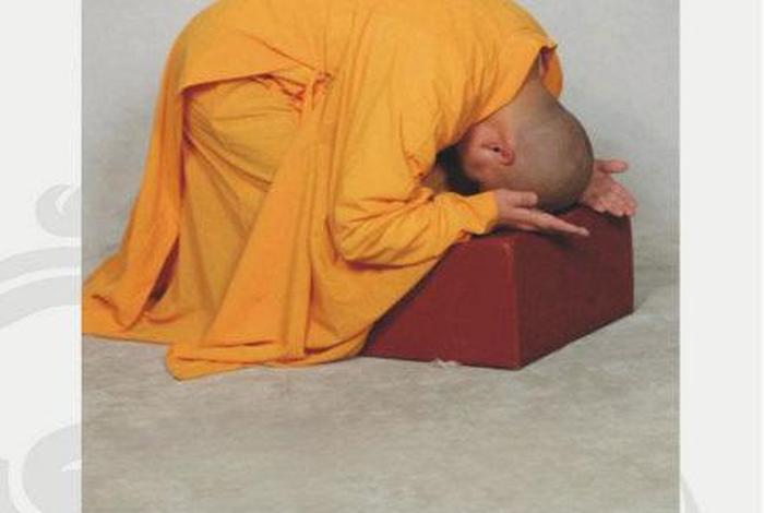 佛的拜法（三跪九叩正确方法视频）