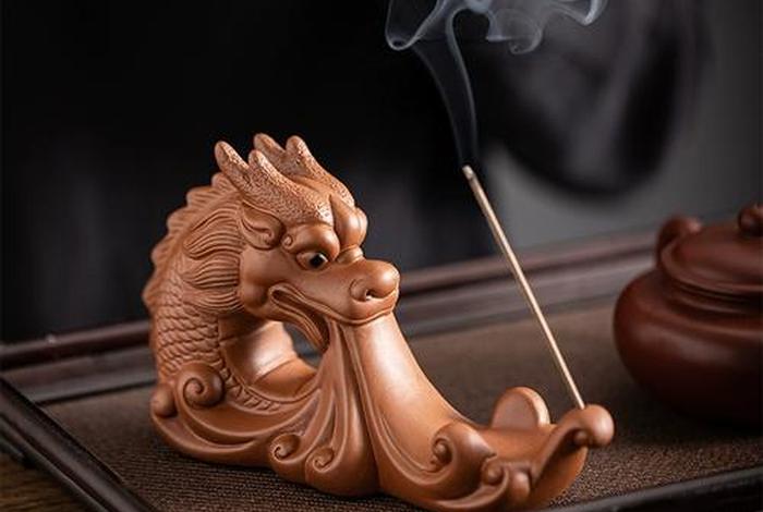 香炉里要放什么（香炉里要放什么吉祥物）