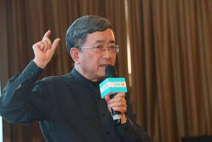 余秋雨谈星云大师的人间佛教视频；余秋雨星盘