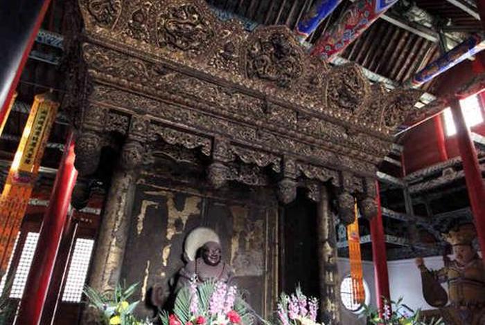 天王殿是佛寺中的基本殿堂大殿正面多供奉的是（佛寺天王殿主要供奉）