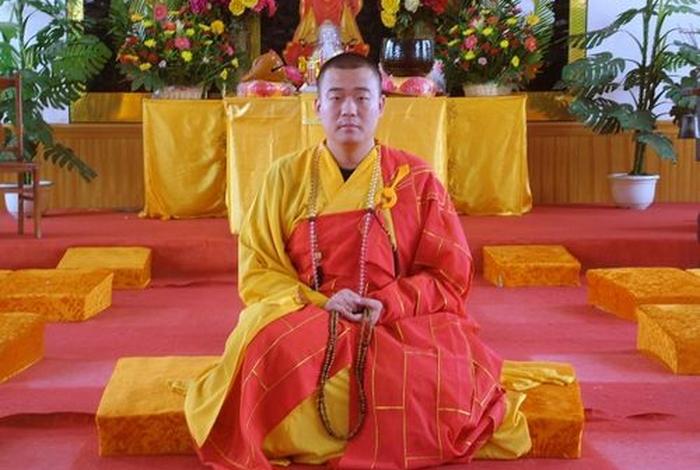 释慈光法师简介；释慈诚佛医
