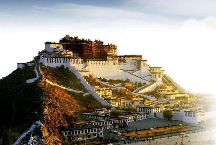 拉萨对于佛教徒来说意味着什么；拉萨的佛教旅游胜地是