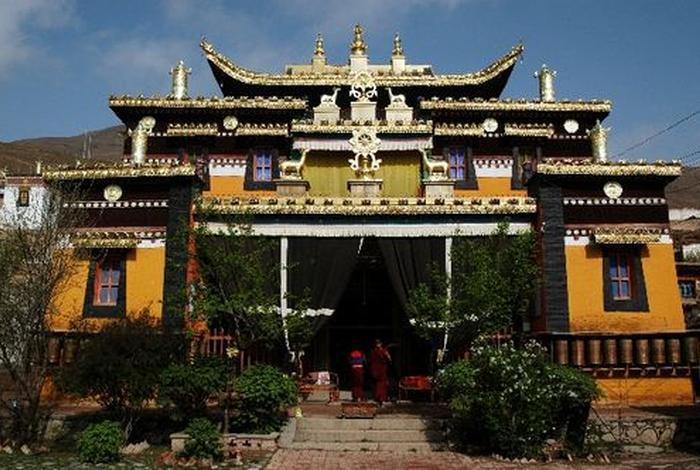 藏传佛教寺院的布局图，藏传佛教寺院照片