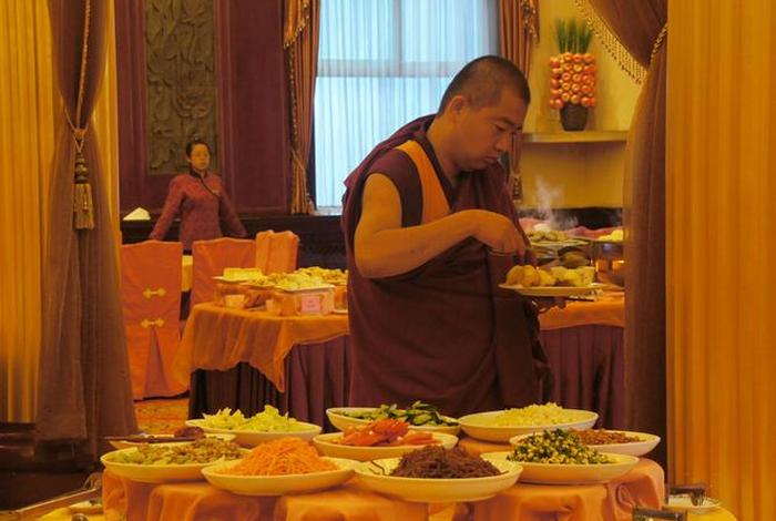 佛教早餐供食视频、供佛早课