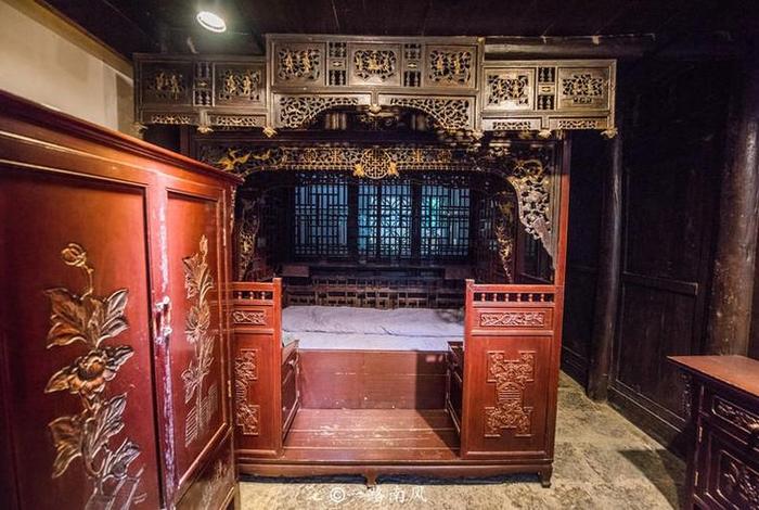 寺庙里睡觉的地方叫什么、寺庙门口睡觉