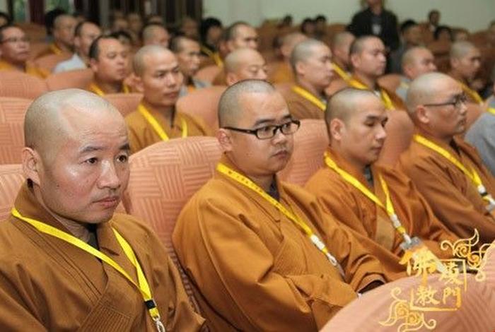 佛教的僧人分哪几种（佛教僧人等级划分）