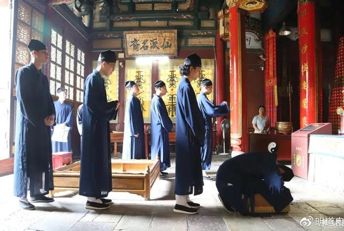 道士讲解佛教；道士 佛教