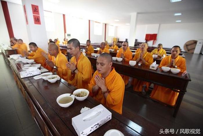 寺庙吃斋饭有什么要注意的（吃寺庙里的斋饭有什么好处）