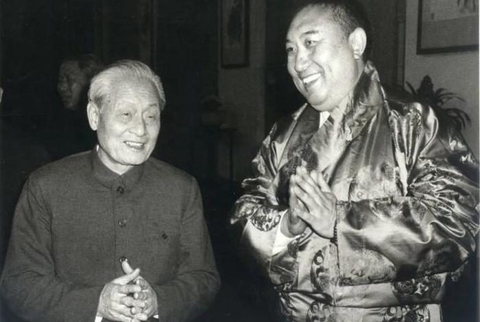 赵朴初居士佛教常识问答；佛教领袖赵朴初墓