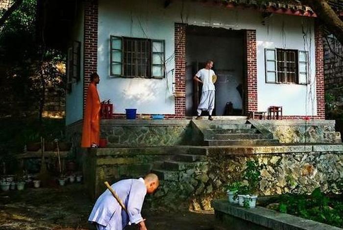 寺庙睡觉，寺庙睡觉可以得到神的指示