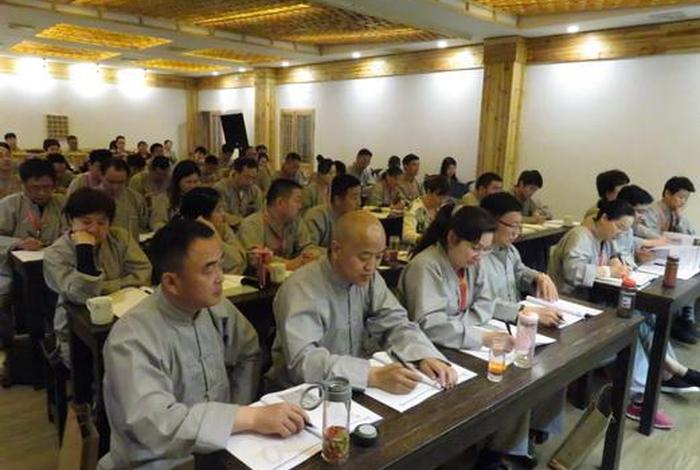 佛教基础知识讲座第一讲内容 佛教基础知识讲座第一讲内容怎么写