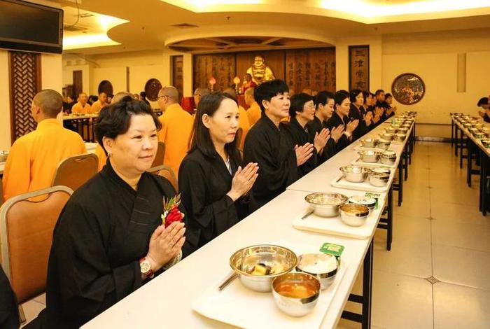 佛教寺院教堂吃斋饭知识有哪些，寺庙吃斋饭前仪式