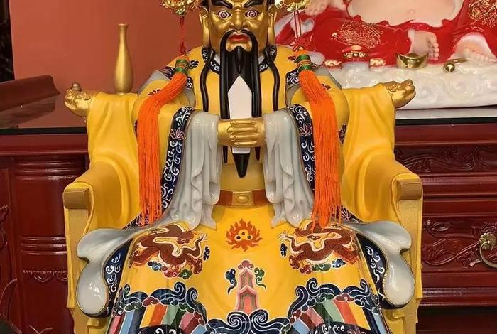 龙母娘娘在佛教中的传说故事（佛教中龙王、龙母和土地公、土地婆的前身是谁）