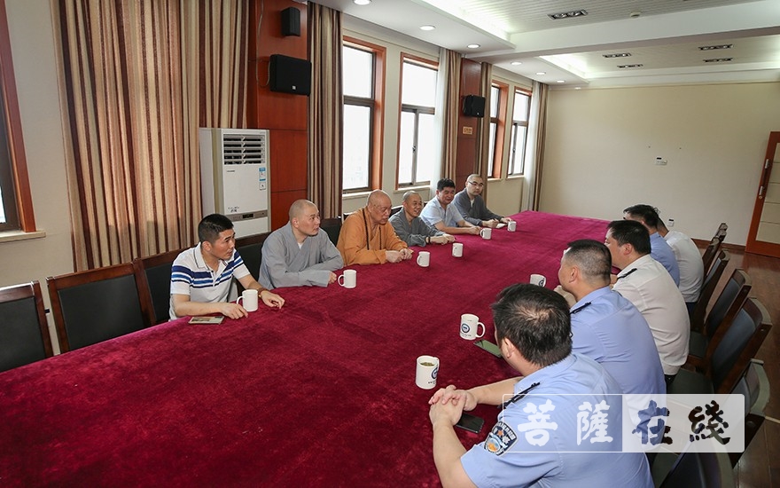 「佛教」道慈大和尚一行赴普陀山驻山部队进行“八一”建军节慰问 菩萨在线 「佛教」道慈大和尚一行赴普陀山驻山部队进行“八一”建军节慰问 菩萨在线