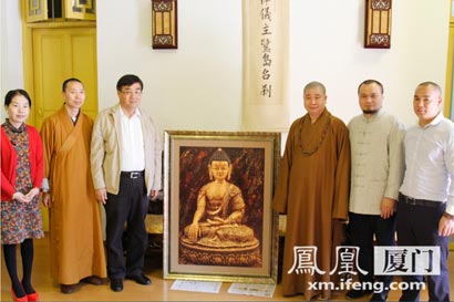 「佛教」油画名家吴轲阳将《金释迦牟尼佛》赠给千年古刹南普陀寺