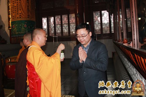 浙江安康寺隆重举行第七届华严法会熏坛洒净仪式