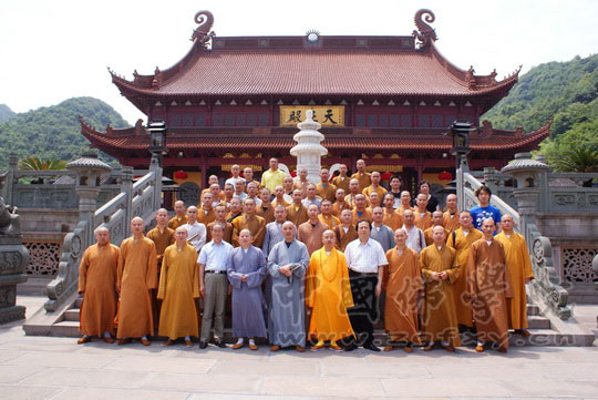 「佛教」中国佛学院2007级本科毕业生参访团到浙江炉峰禅寺参学