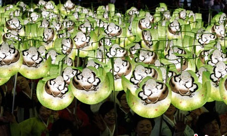 「佛教」韩国首尔佛教徒在参加“燃灯节”游行祭祀活动