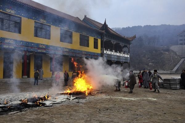 「消防」山东博山正觉寺组织消防演练确保冬季防火安全