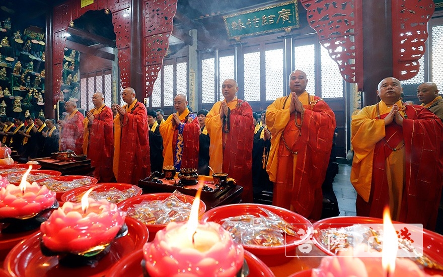 「佛教」绍兴龙华古寺和龙华证道海会慈善联合会在孝道月举办首次供僧法会