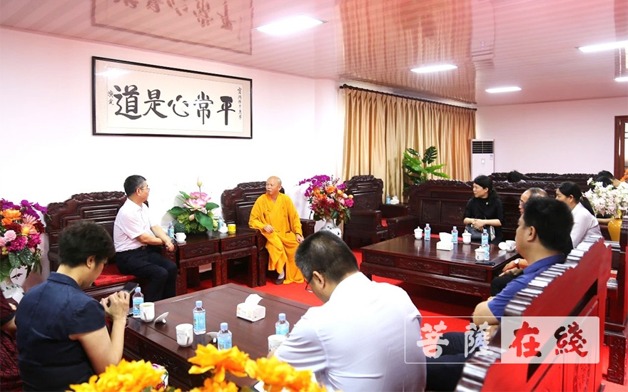 「佛教」江西省委统战部副部长刘伟旗一行赴马祖岩宝兴禅寺调研 「佛教」江西省委统战部副部长刘伟旗一行赴马祖岩宝兴禅寺调研