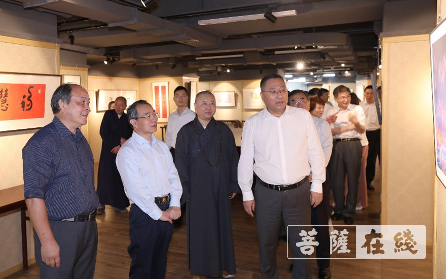「董云虎」董云虎率部分政协委员赴上海玉佛禅寺调研 「董云虎」董云虎率部分政协委员赴上海玉佛禅寺调研