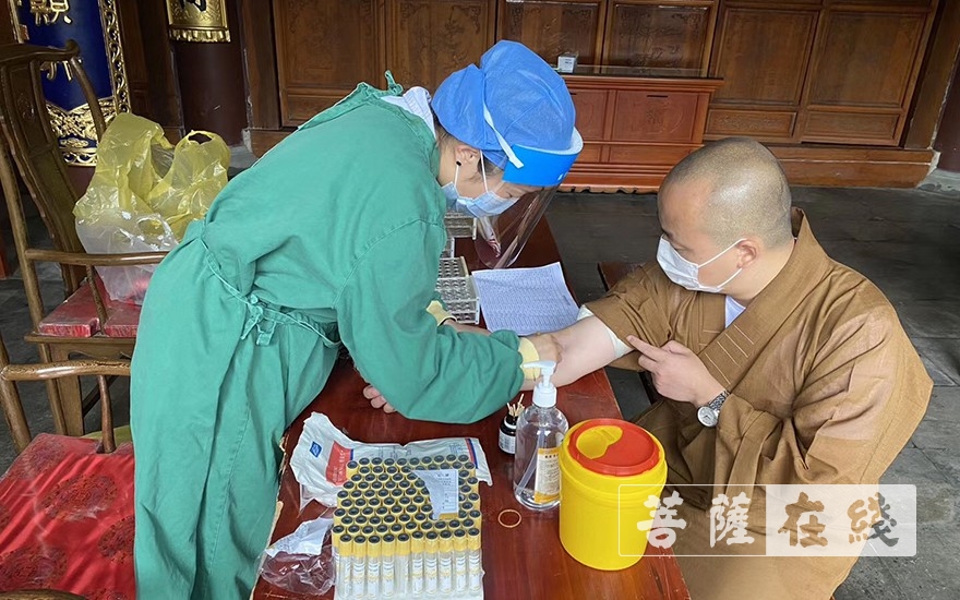 「佛教」雪窦山华林讲寺开放首日，五星红旗高高飘扬