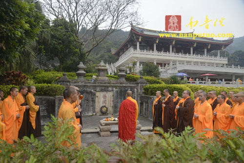 「南普陀寺」福建厦门南普陀寺、闽南佛学院举行清明扫塔上供祭祖法会 「南普陀寺」福建厦门南普陀寺、闽南佛学院举行清明扫塔上供祭祖法会