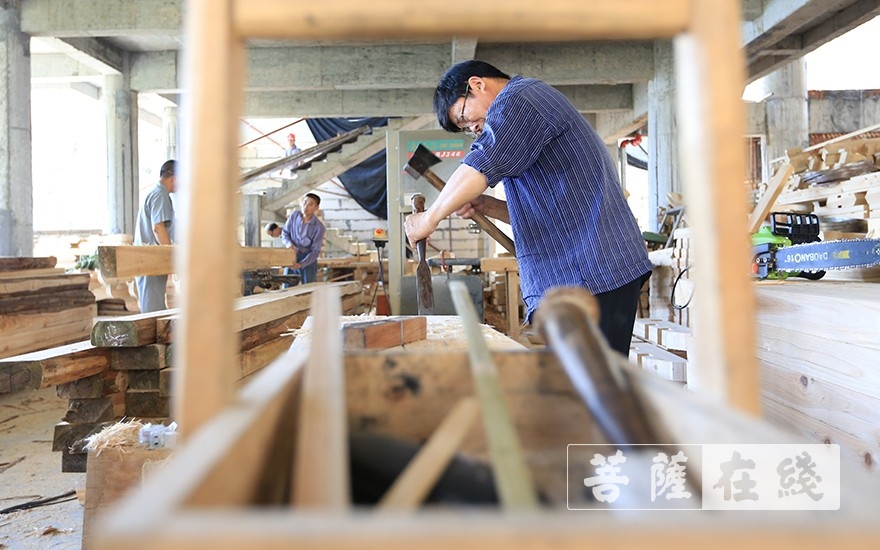 「佛教」二十年，在峭壁上建道场的法师：我只是由此岸尾登彼岸
