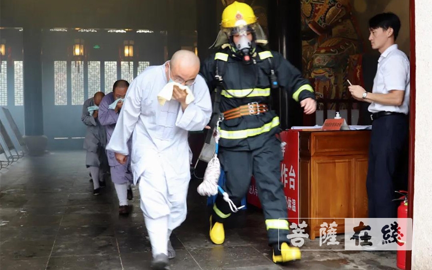 「消防」泰州宗教活动场所消防应急救援演习活动在南山律寺举行