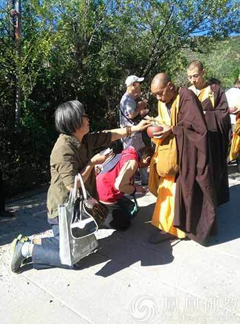 「佛教」河北张家口云泉禅寺戒场举办托钵法会