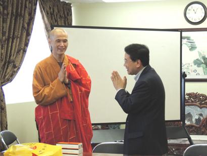 「圣城」佛光普照 宗教文化出版社任继春一行访问美国万佛圣城
