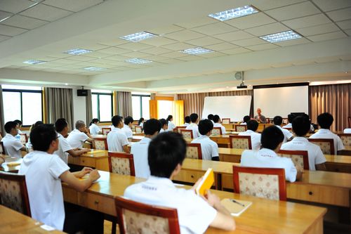 「佛教」广东深圳弘法寺佛学院举行第一期大学生禅修营开营典礼