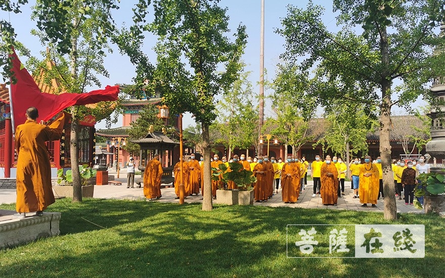 「药王菩萨」天津峰山药王古寺有序恢复对外开放首日,举行升国旗仪式 「药王菩萨」天津峰山药王古寺有序恢复对外开放首日,举行升国旗仪式