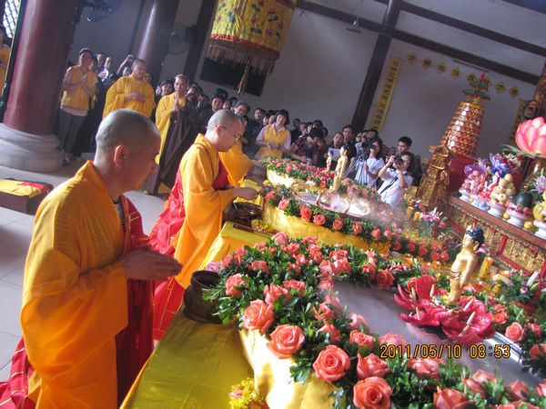 「佛教」广东四会六祖寺隆重举行浴佛节法会