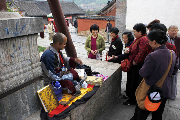 一钵法师：昔日屠夫。杀生无数。现在的苦行僧