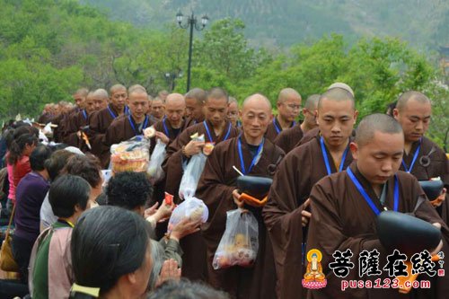 「佛教」山东青州广福寺举办千年来首次托钵乞食仪式