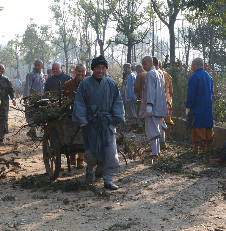 「佛教」江西九江东林寺僧众集体出坡劳作 合力兴丛林 「佛教」江西九江东林寺僧众集体出坡劳作 合力兴丛林