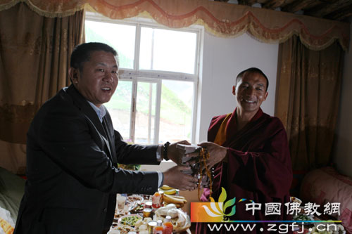 「中国佛教协会」中国佛教协会慈善公益委员会赴玉树灾区慰问