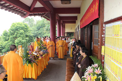 「大佛寺」广东广州市大佛寺僧俗大众赴佛世山庄秋季祭祖