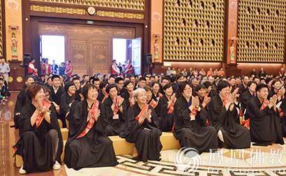 「佛教」宜兴大觉寺三步一拜朝山礼佛 最小信众年仅三岁