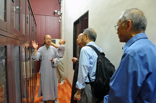 美国万佛圣城恒全法师一行参访广东韶关南华禅寺
