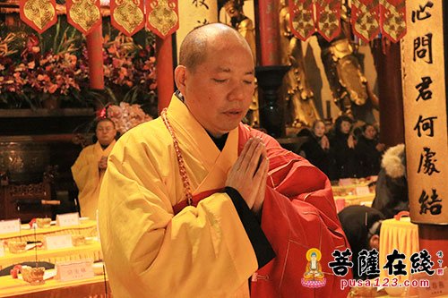 「摄影」玉佛供天 祈福如愿 消弥灾难 法喜充满