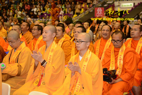 「佛教」庆祝澳门回归十五周年祈福法会圆满闭幕万人传灯祈福 「佛教」庆祝澳门回归十五周年祈福法会圆满闭幕万人传灯祈福