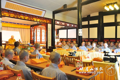 「佛教」四川峨眉山佛学院预科毕业班学僧参学川内各大寺院