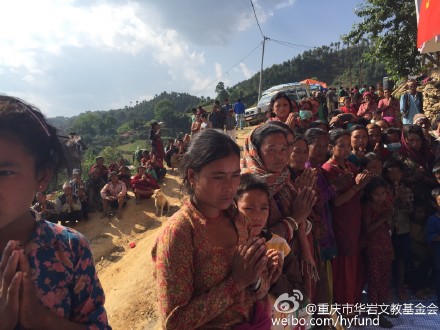 「地震」重庆华岩寺僧众于尼泊尔地震灾区举行超度祈福法会