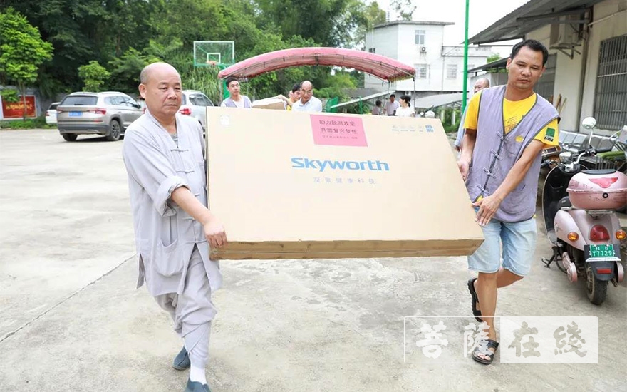 「慈善」广西龙华古寺在金垌村开展扶贫捐赠活动