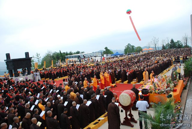「佛教」佛诞日 庐山东林寺举行东林大佛装藏祝圣法会(组图) 「佛教」佛诞日 庐山东林寺举行东林大佛装藏祝圣法会(组图)